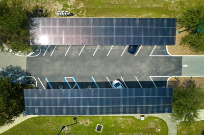 otoparklar için güneş enerji sistemi ve şarj istasyonları